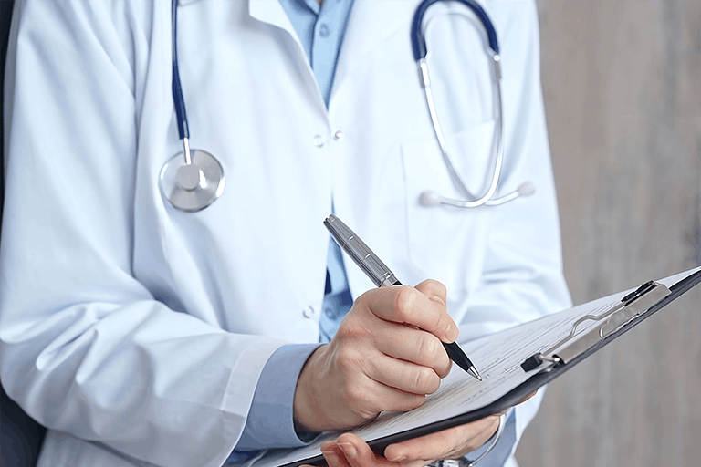 健康診断でALT・ASTの異常値を指摘されたらどうする?